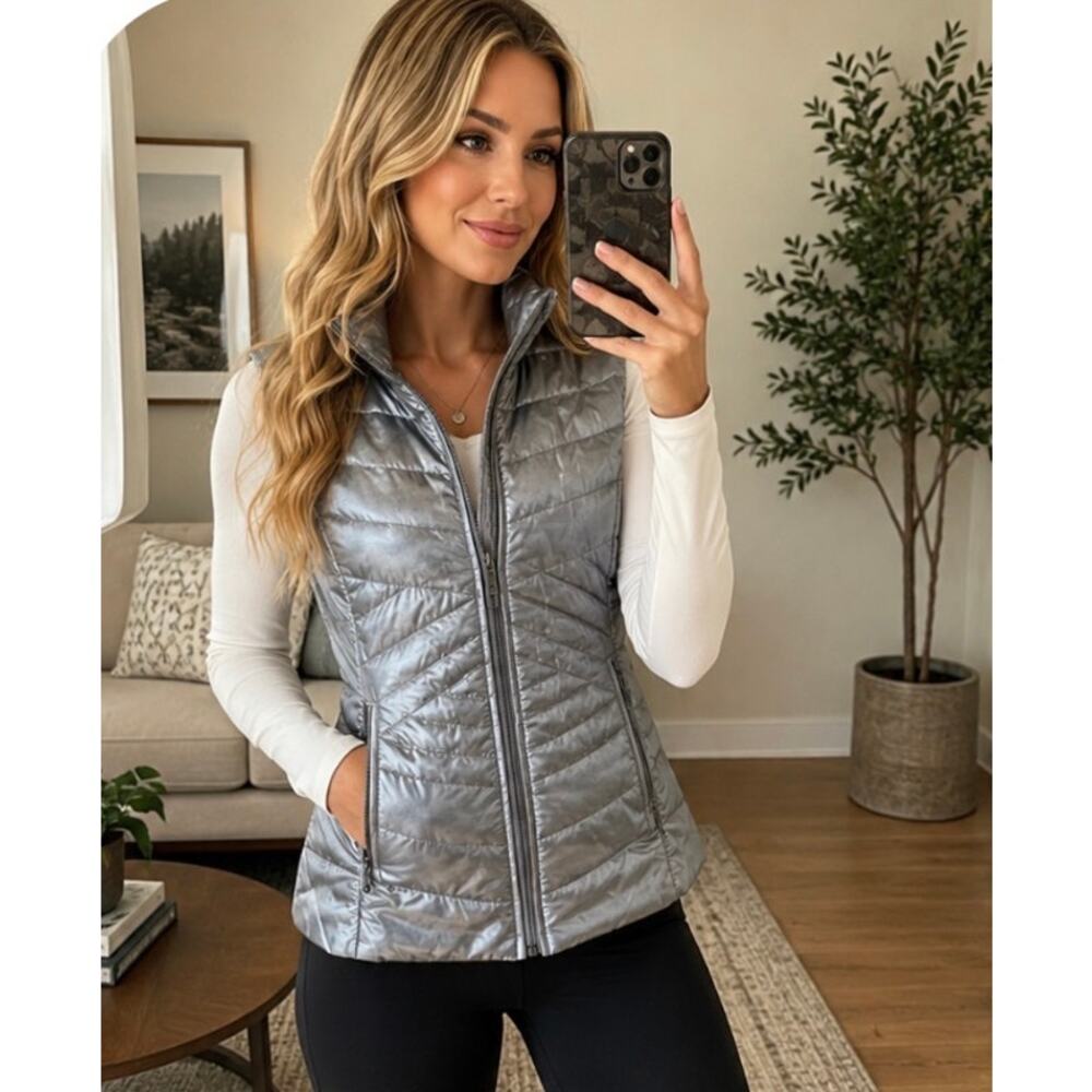 Silver Metallic White House Black Market Puffer Puffy Vest XXS petite